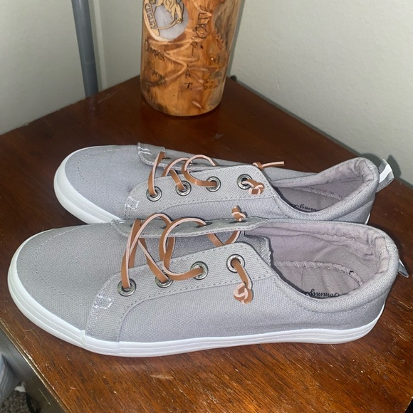 Tommy Bahama Shoes - TOMMY BAHAMA SNEAKERS